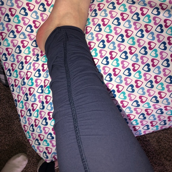 Size 6 full length lululemon leggings! - Picture 2 of 6